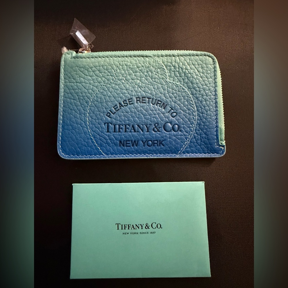TIFFANY & CO. Blue Ombré Color Leather Card Zip Wallet 
-zip around wallet